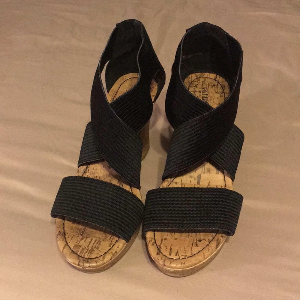 Black Wedges